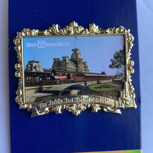 Disney 50th anniversary Main Street Railway Station pin postcard series - Picture 3 of 5
